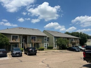 Building Photo - 1500 Lake Shore Dr