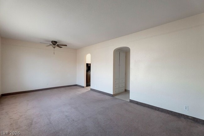 Building Photo - 216 N 10th St