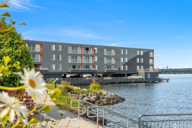 Building Photo - 2bd/1.75ba Kirkland Condo