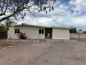 Building Photo - 7421 E Rose Dr