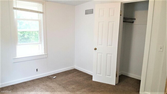 Building Photo - 2 br, 1 bath House - 214 N Summit St Apart...