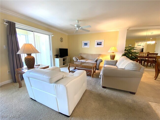Foto del edificio - 555 Park Shore Dr