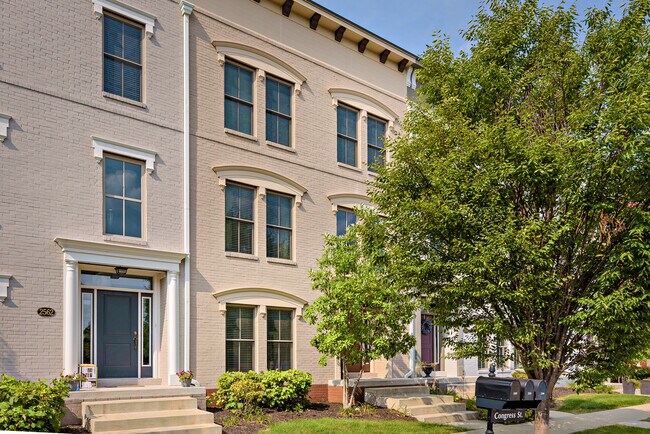 Building Photo - 2554 Congress St