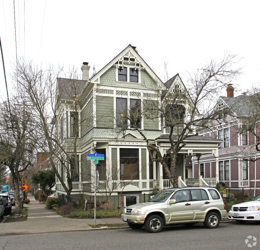 Primary Photo - 2387 NW Kearney St