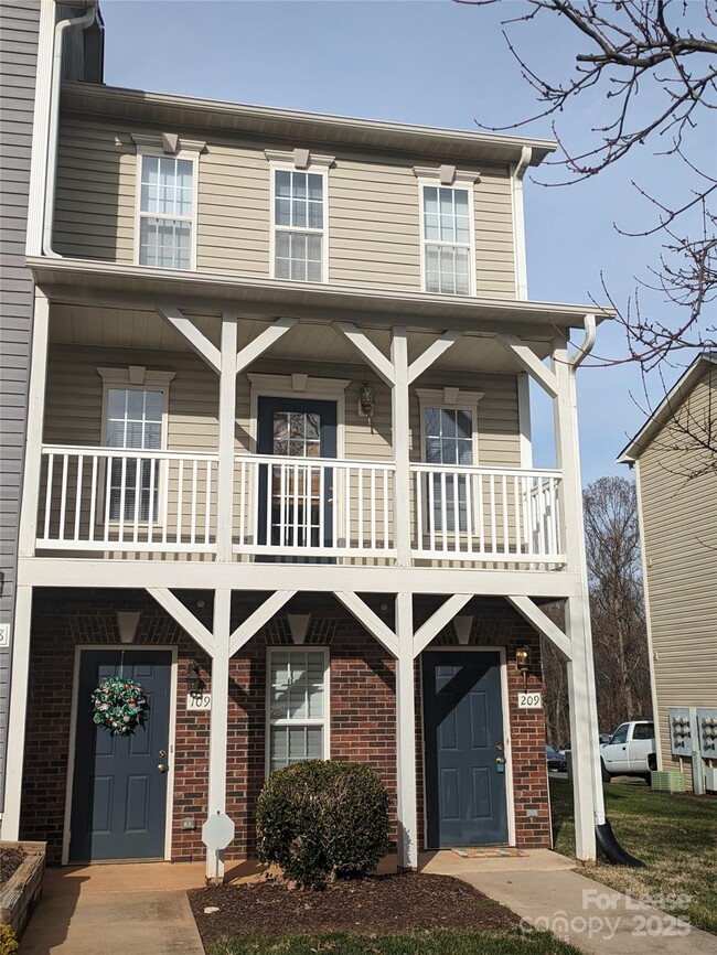 Building Photo - 113 Steam Engine Dr