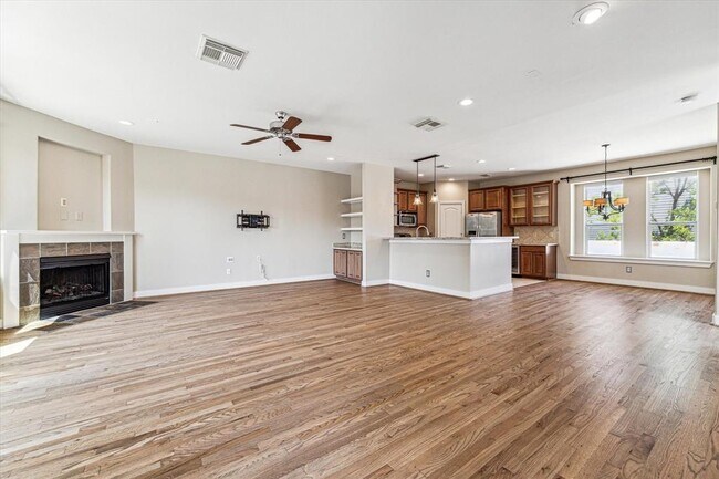 Foto del edificio - 5802 Larkin St