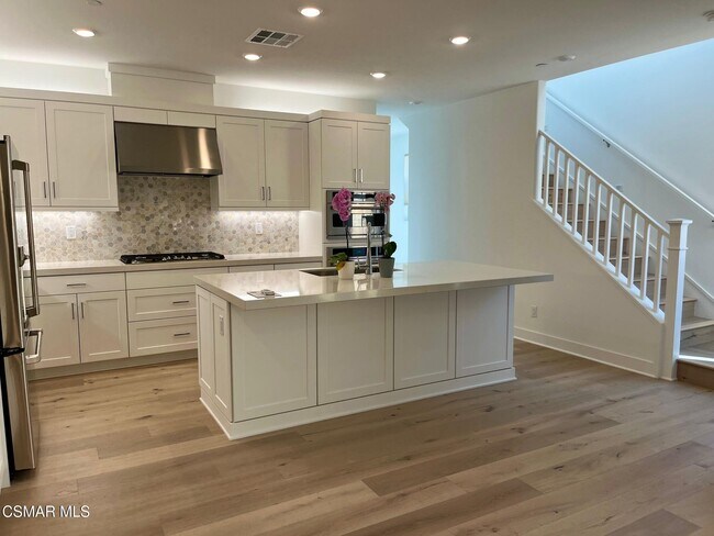 Foto del edificio - 779 Edward Scholle Dr