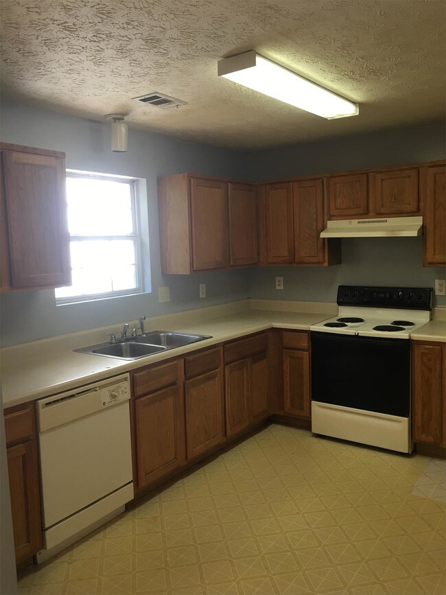 Building Photo - 5720 Windfall Ln