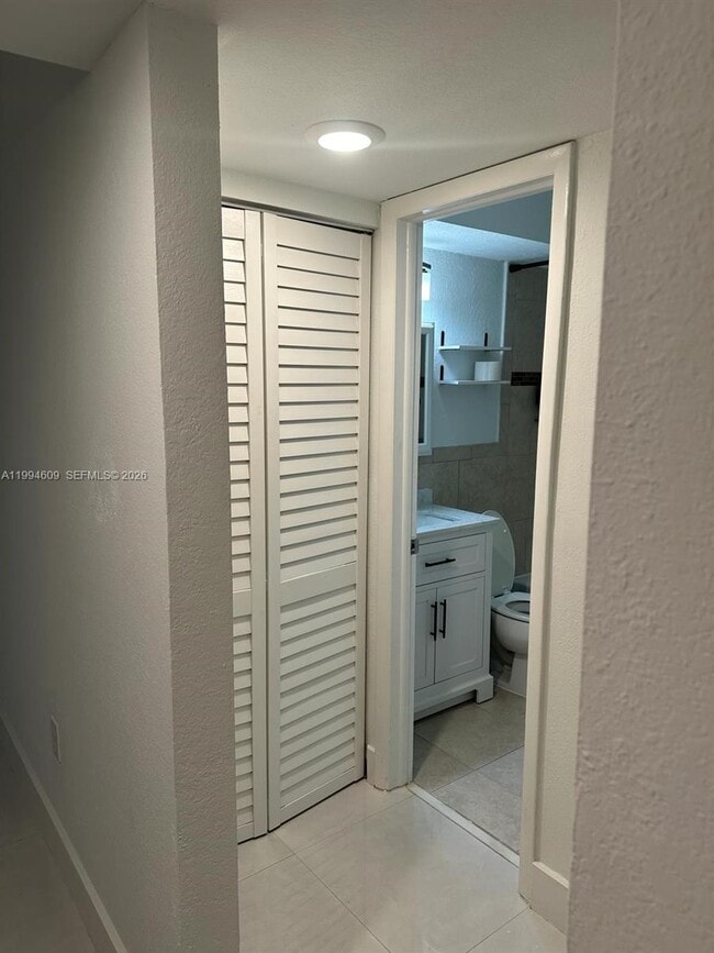 Foto del edificio - 8794 SW 12th St