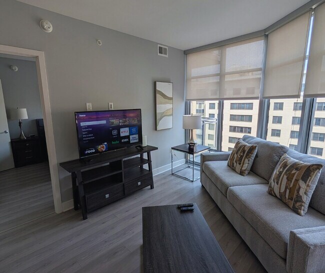 Foto del edificio - 8001 Woodmont Ave