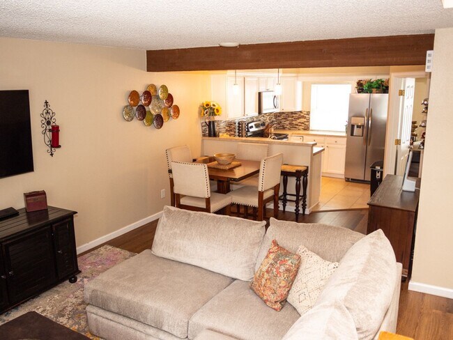 Foto del edificio - Three Bedroom Townhome with Pool