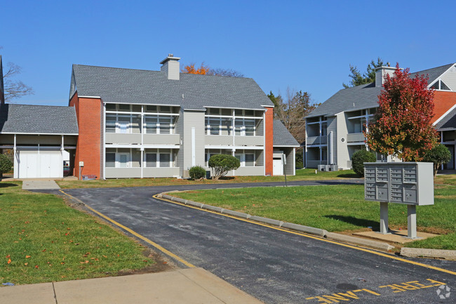 Building Photo - Governors Square Apartments