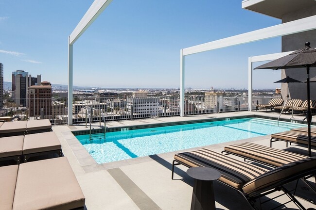 Building Photo - The Edison