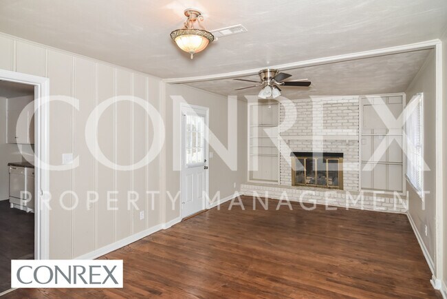 Building Photo - Beautiful Blue Bungalow in Decatur, AL