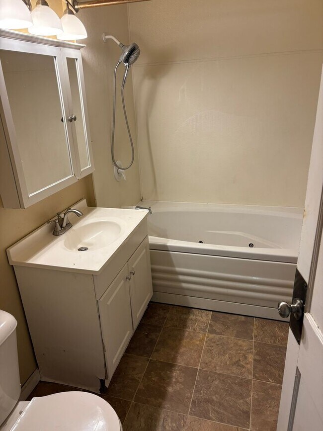 Foto del edificio - 2 BR house w garage, CA, fireplace