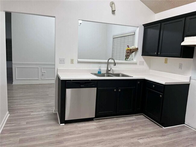 Foto del edificio - 2400 Miller Oaks Cir