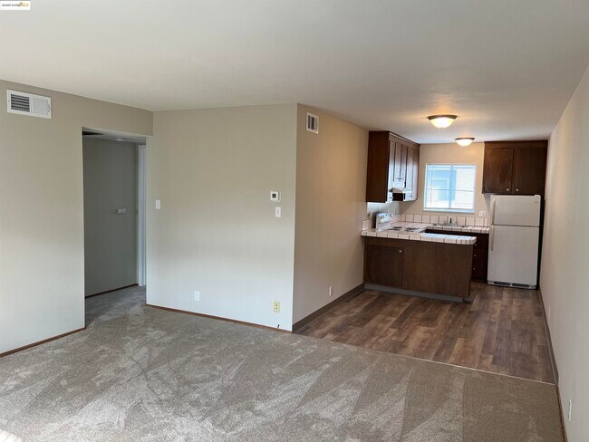 Foto del edificio - 1651 Detroit Ave