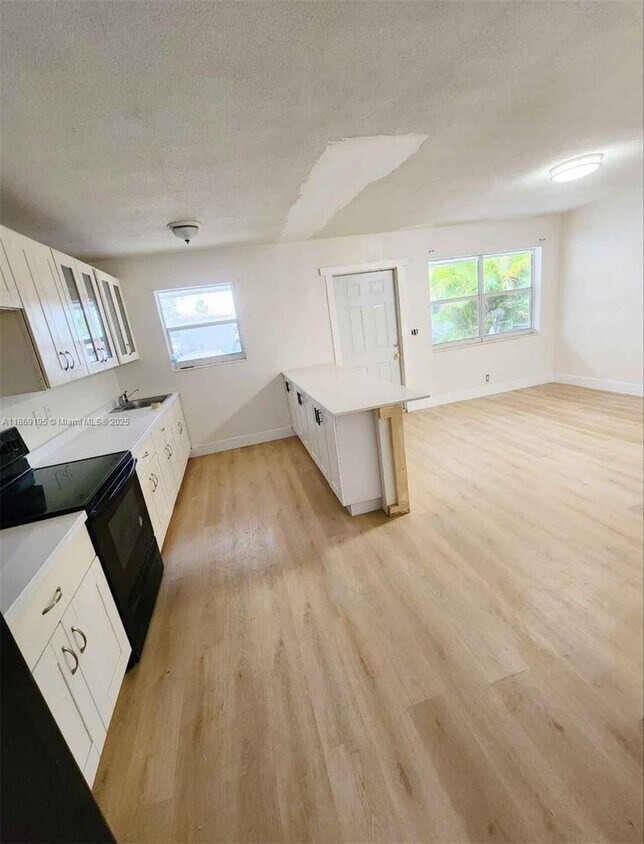 Foto principal - 920 SW 29th St