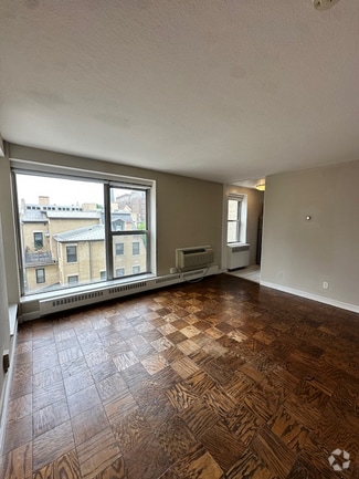 Building Photo - 1121 N Waverly Pl