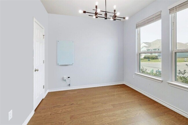 Foto del edificio - 15801 Crissom Ln