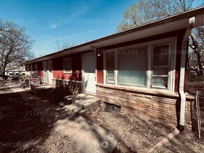 Building Photo - 820-822 N Belmont Ave