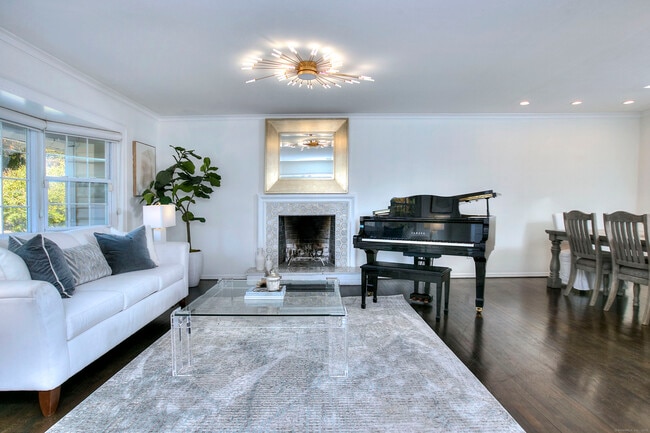 Building Photo - 19 Woodchuck Ct