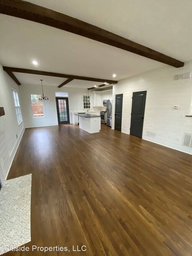 Building Photo - 3 br, 3 bath House - 600 Elm St