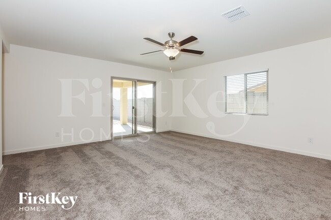 Building Photo - 967 W 20th St