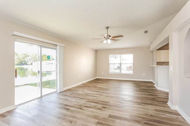Foto del edificio - 9611 Watershed Dr E