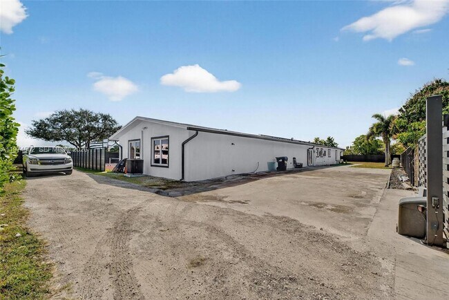 Foto del edificio - 16405 SW 228th St