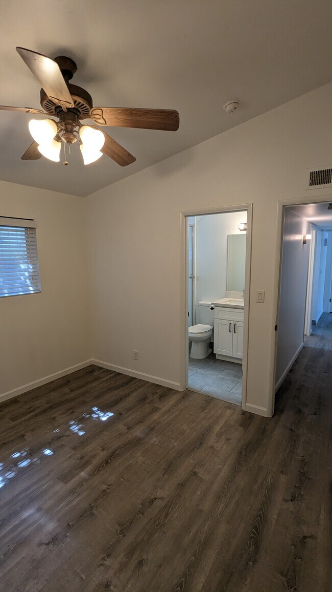 Foto del edificio - 543 W Tulare Ave