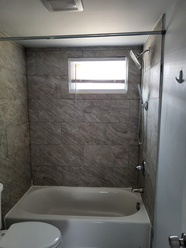 Bathroom - 11 Dix St