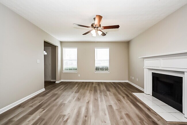 Foto del edificio - 896 Madison Ct