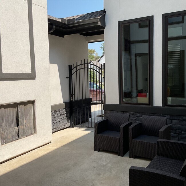 Foto del edificio - 4831 Summer Pl Ct