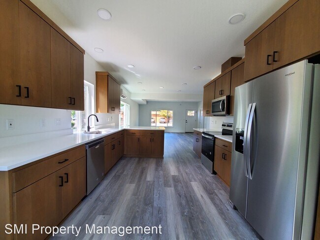 Building Photo - 2 br, 1 bath House - 754 Chemawa Rd NE