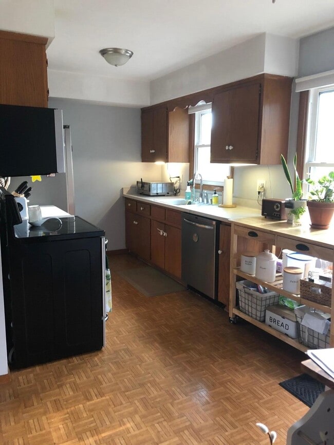Foto del edificio - 4932 Sutton Ln