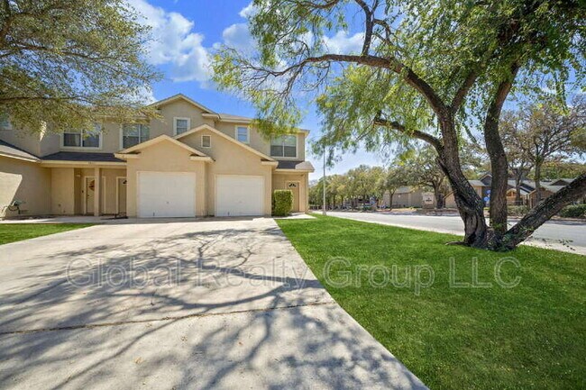 Foto del edificio - 7802 Kingsbury Way