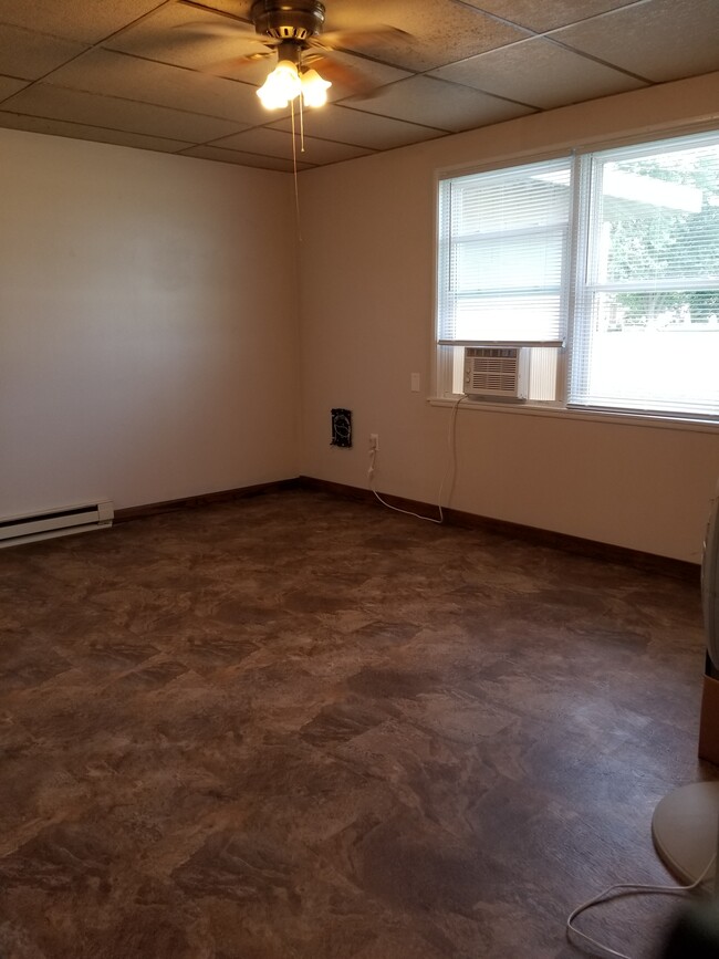 Living Room - 410 W Webster St