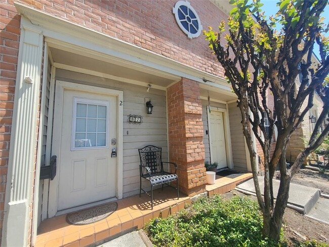 Building Photo - 2030 Plantation Dr