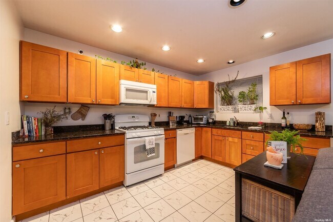Foto del edificio - 680 W Beech St