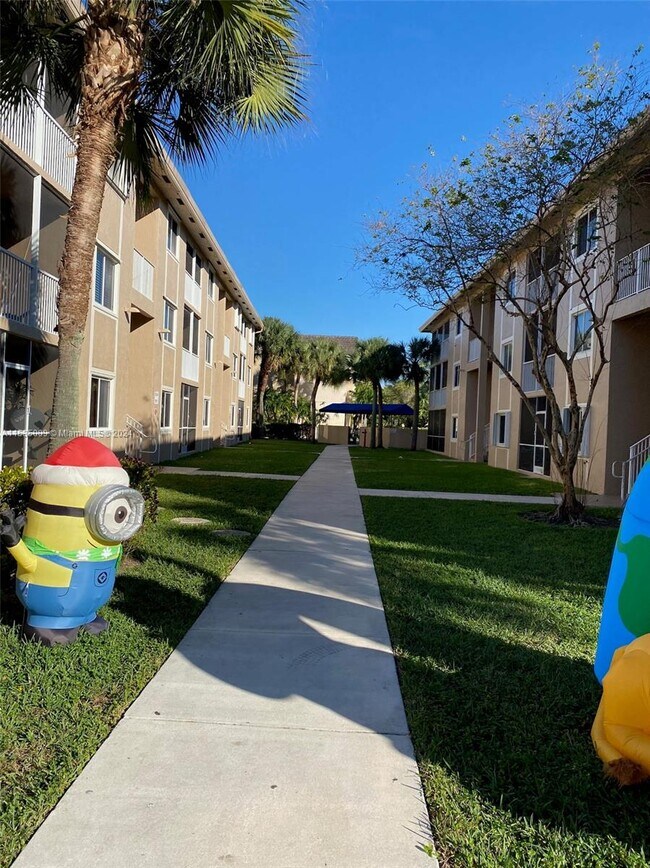 Foto del edificio - 10139 W Atlantic Blvd