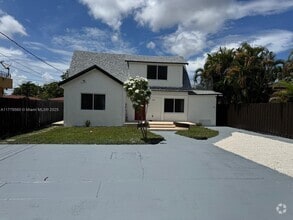 Building Photo - 1129 SW 10th St