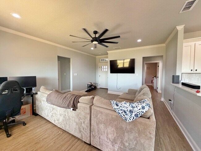 Foto del edificio - 3317 Muthu Veer Dr