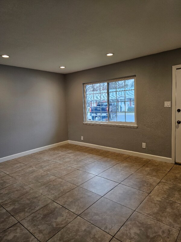 Foto del edificio - 1448 Carleton Dr