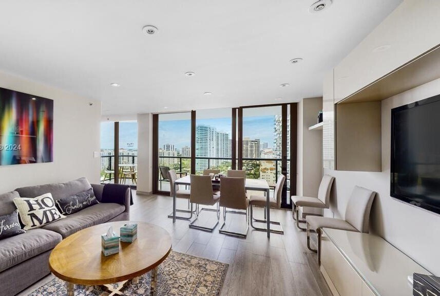 Foto principal - 19667 Turnberry Way