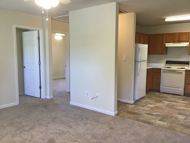 Building Photo - 3 Bedroom in Glenn Eagle Subdivision!