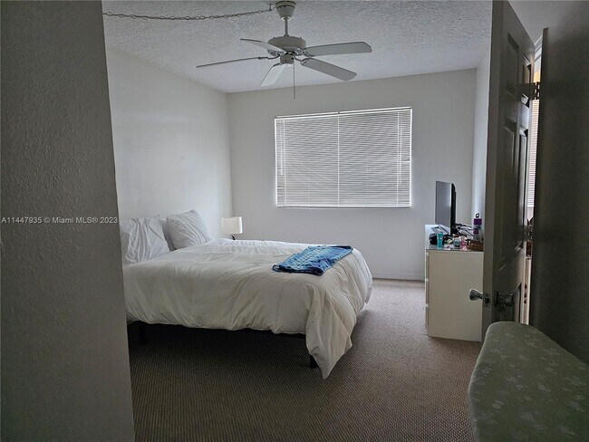 Foto del edificio - 11601 SW 2nd St
