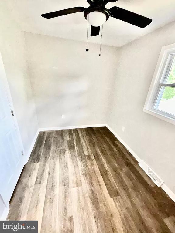 Building Photo - 5265 Red Hill Dr