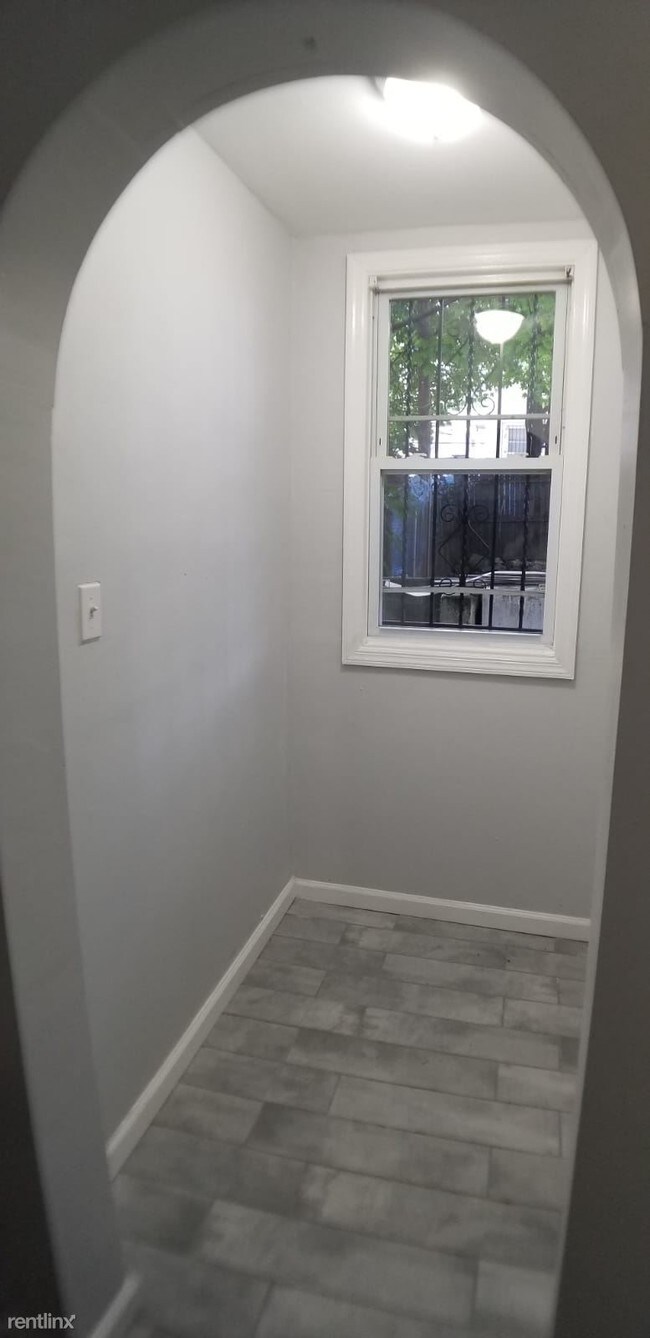 Building Photo - 5 br, 2 bath  - 64 N 6th St Apt 1