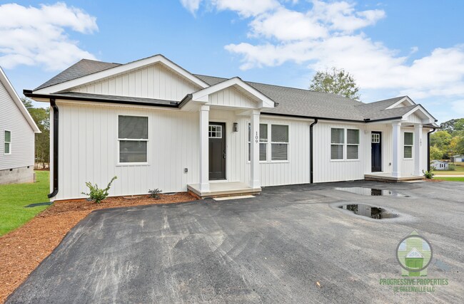 Building Photo - 109 Lyman Lodge Rd